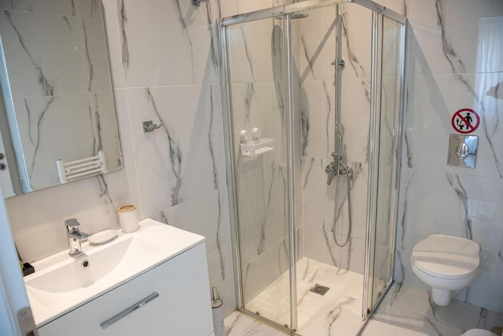 Bright 2Br Apartment In Palaio Faliro- Αθήνα Εξωτερικό φωτογραφία