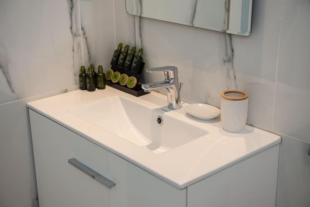 Bright 2Br Apartment In Palaio Faliro- Αθήνα Εξωτερικό φωτογραφία